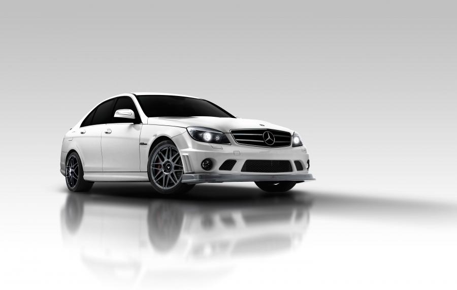  Mercedes-Benz C63 AMG by Vorsteiner 2010 года  (фото 14 из 27)